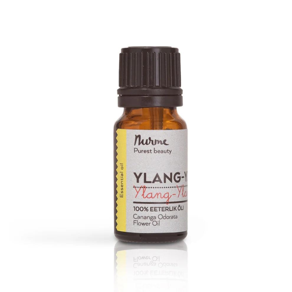 Ilang-ilang ēteriskā eļļa